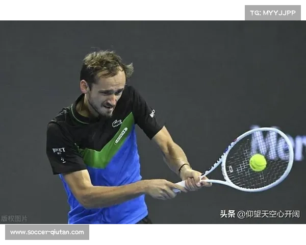 德约科维奇与梅德韦杰夫双双爆冷出局 上海大师赛决赛上演表兄弟内战