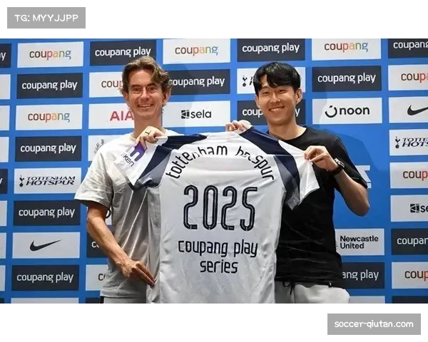 孙兴慜达成职业生涯200球里程碑 热刺球迷南看台敬意满满 tifo致敬